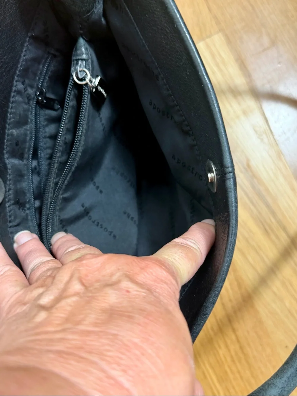 Apostrophe Black Leather Shoulder Bag